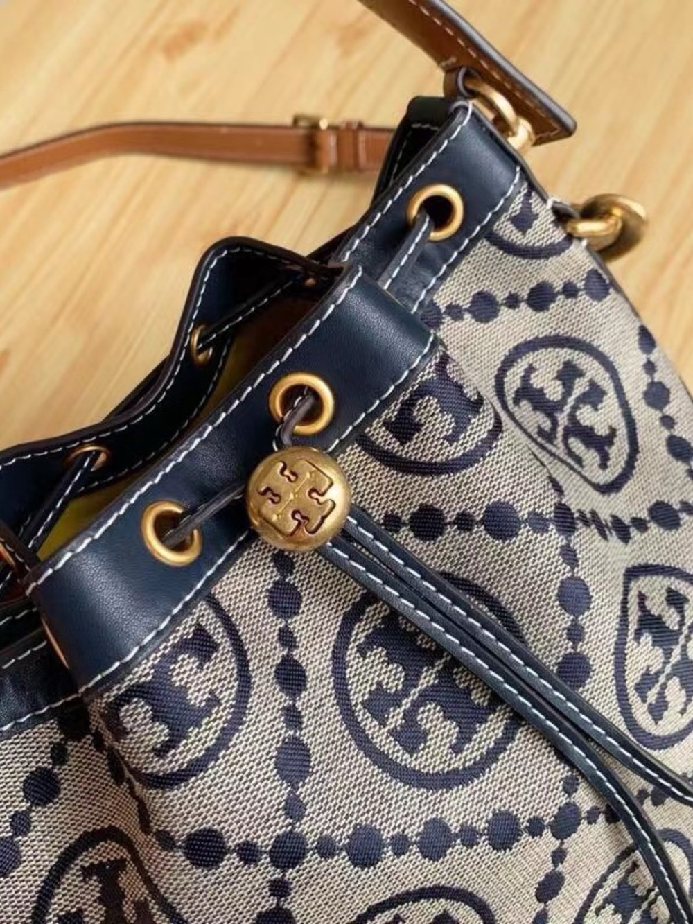 Tory Burch Navy and Tan Logo Drawstring Bucket Bag - Picture 5 of 5